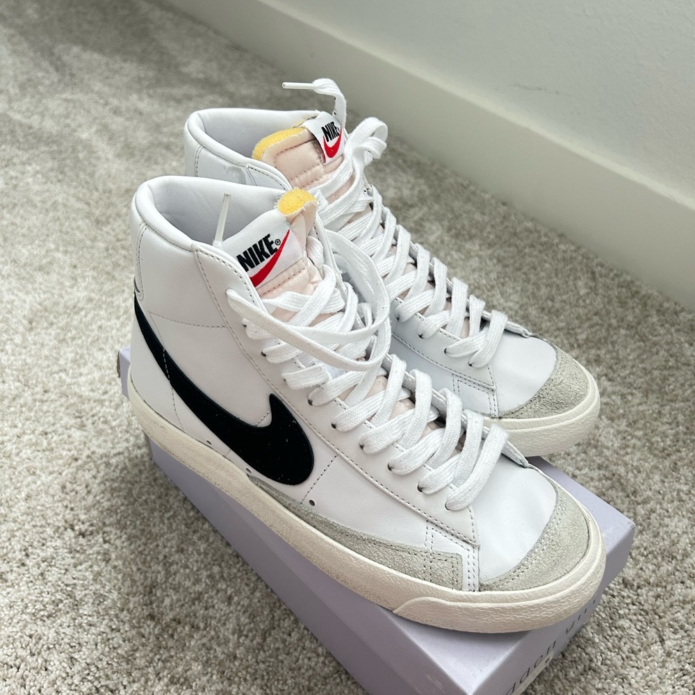 Nike Mid-Top/High-top Sneakers Trailblazer Size 8.5, like new condition